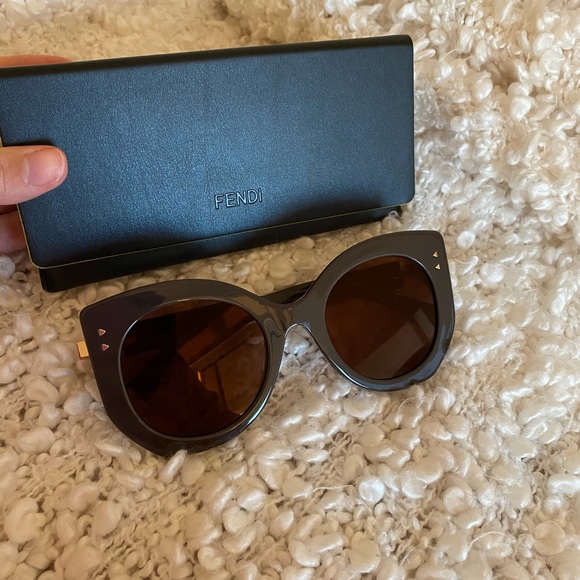 Fendi sunglasses - Picture 5 of 13